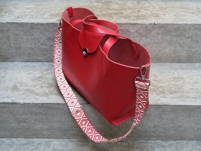 galerie/001 Taschen/010 Yamina/resized/T0337 (2024-04-30) 2_small.jpg